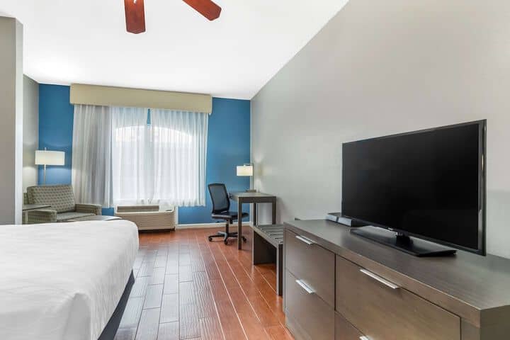 Room 8 of 29