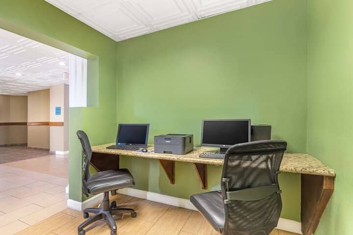 Business Center 28 of 29