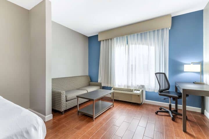 Room 11 of 29